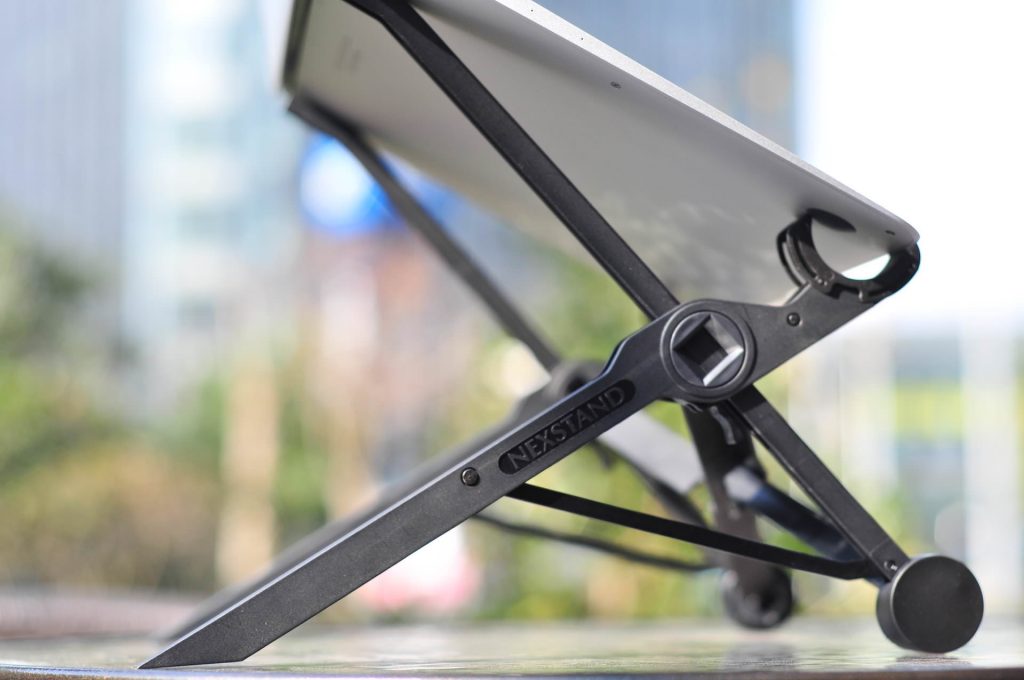 the-roost-stand-alternative-nexstand-foldable-laptop-stand